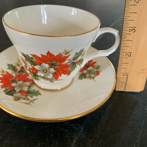 SADLER WELLINGTON Poinsettia Tea Cup and Saucer - Picture 7 of 7